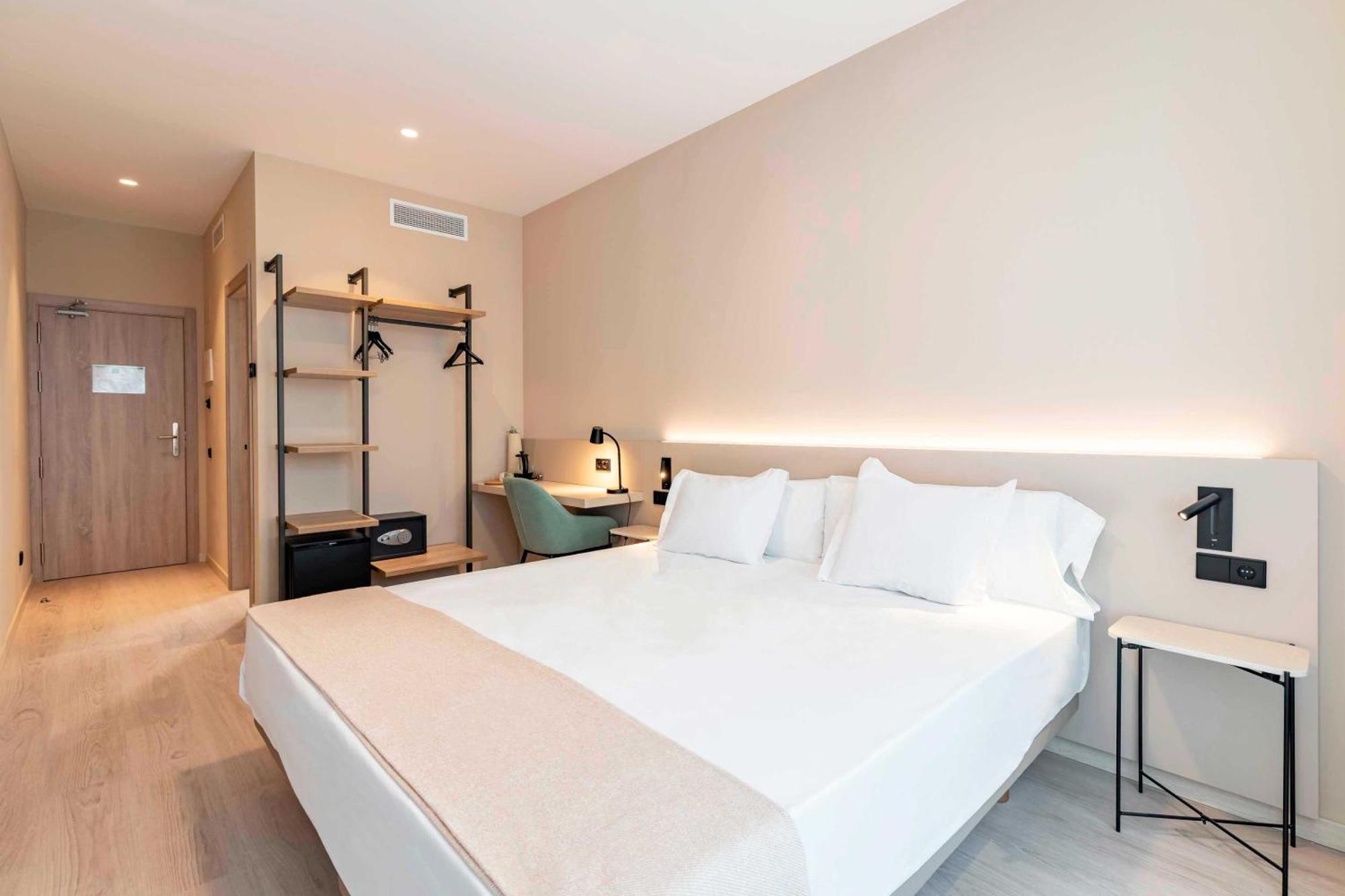 Hq Arena Hotel Valencia Exteriör bild